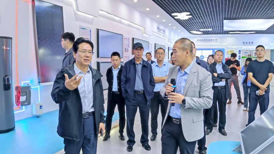 呼倫貝爾市領(lǐng)導(dǎo)一行蒞臨金亨新能源 共探清潔能源合作新路徑